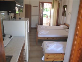 Kourtesis - Rooms Apartments for rent in Paradisos beach Neos Marmaras Halkidiki